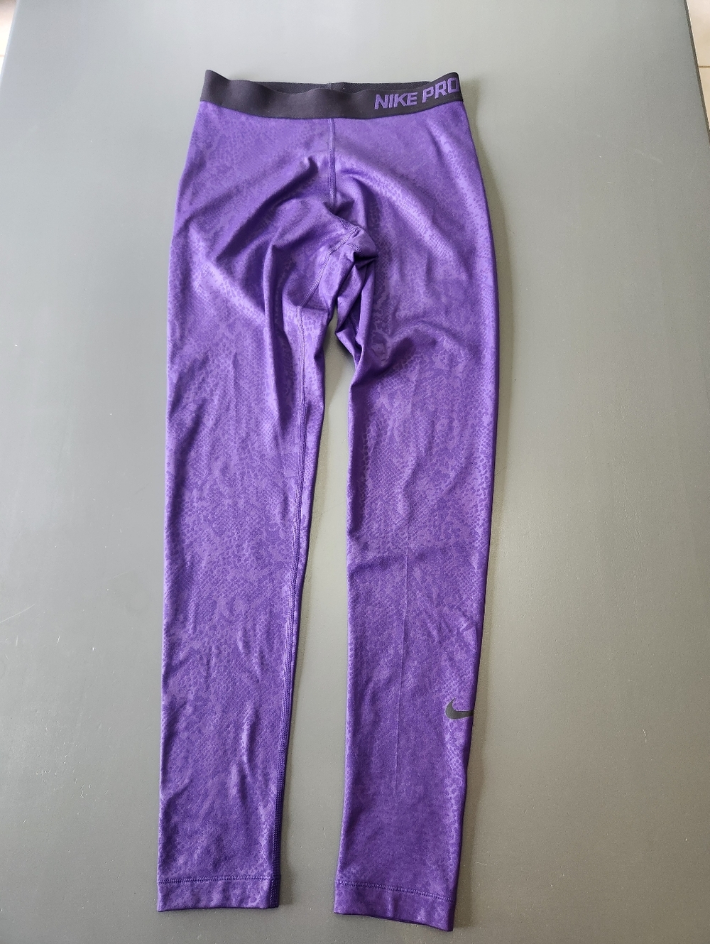 Nike Pro Womens M Dri-Fit Warm Purple Leggings Full Length Activewear Snakeskin